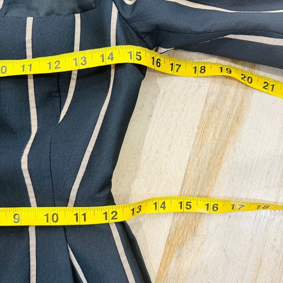 Self-portrait tailored stripe blazer WORN ON TV! highly sought after!!! - Picture 15 of 16